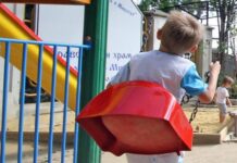 Децата в специализираните институции са намалели с 90%