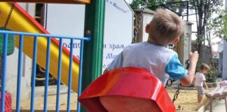 Децата в специализираните институции са намалели с 90%