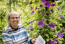 Послание от 24 души и дар – 24 специални бири за 24 май получи обичания асеновградски лекар и поет д-р Никола Тодоров