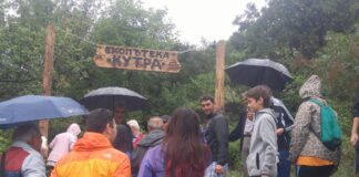 Въпреки дъжда, немалко асеновградчани потеглиха по екопътека „Кутра“