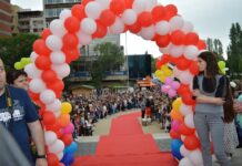 Асеновград изпрати по червения килим първите си абитуриенти