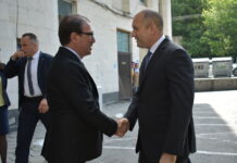 Президентът в Асеновград: Ясни механизми за контрол и затвор за корумпираните, защото възстановяването на държавността минава през възмездието