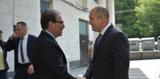 Президентът в Асеновград: Ясни механизми за контрол и затвор за корумпираните, защото възстановяването на държавността минава през възмездието