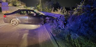 Електрически стълб падна след като кола се удари в него в Асеновград