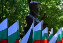 Отбелязваме Деня на Ботев с поклонение пред паметника на революционера