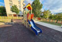 Отремонтирани са почти половината детски площадки в Асеновград