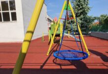 Класна стая на открито и кът за игри очакват децата на Куклен в първия учебен ден