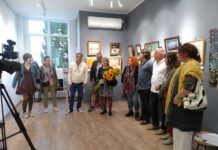 Изложба „Есенни настроения” събра асеновградски и пловдивски художници в галерия „Крис“