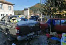 61 са семействата от Мостово, Врата, Сини връх и махалите „Ряката“ и „Кабата“, подпомогнати с хранителни продукти от семейство дарители