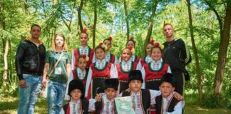 По 1000 лв. подпомагане от Общината искат танцовите състави от Избеглии и Нареченски бани