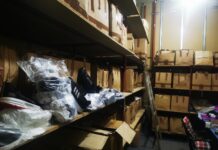 Трима мъже са задържани в ареста за притежание на безакцизен тютюн и наркотици