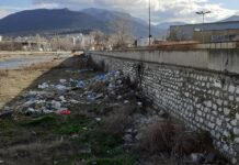 Нарушители отново замърсяват коритото на реката в Асеновград