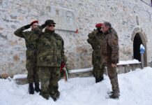 Поднесоха венци и цветя пред барелефа на Левски в Мулдавския манастир