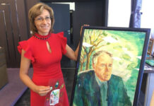 Дъщерята и внучката на Николай Хайтов с премиера на книга и изложба в Асеновград в чест на 100-годишнината от рождението на писателя Снимка: Светослав Стойнов