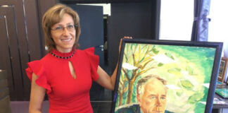 Дъщерята и внучката на Николай Хайтов с премиера на книга и изложба в Асеновград в чест на 100-годишнината от рождението на писателя Снимка: Светослав Стойнов