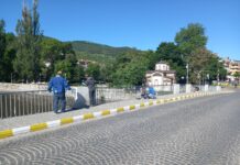 Община и граждани заедно в освежаване на обществената среда в града преди празниците