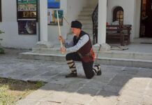 Възстановка на бойни практики с оръжия, използвани в бита, представиха в Старинното училище