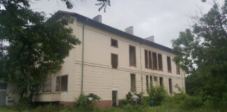 Горя покривът на бившата Инфекциозна болница в Асеновград