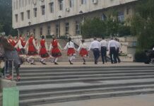 Клубът за танцово изкуство „Везеница” с концерт от фолклорни танци и песни