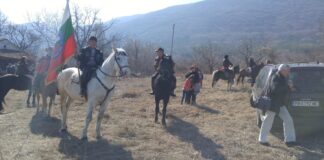 Множество асеновградчани се събраха да отпразнуват Тодоровден /СНИМКИ/