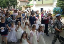 Стотици калинички красят Асеновград днес