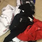 Близо 300 артикула, означени с емблеми, сходни на световни марки, бяха иззети от полицията