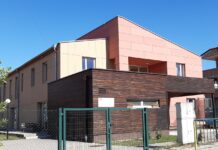 Гимназисти зарадваха потребителите на ЦНСТ по повод 14 февруари