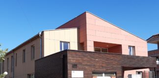 Гимназисти зарадваха потребителите на ЦНСТ по повод 14 февруари