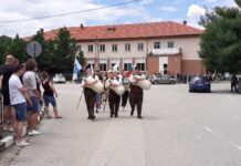 С гайди и народна трапеза осветиха църква „Св. Троица“ в с. Избеглии