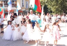 Стотици калинички изпълниха улиците на Асеновград