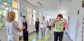 С 12 цикъла слънчев поздрав в Асеновград почетоха Деня на йогата