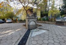Реставрацията на старинната чешма на Каварджията вече е към края си