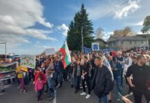 Стотици на протест срещу концесията за добив на мрамор в землището на с. Горнослав