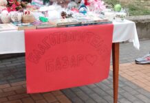 Благотворителният базар на Общинския младежки съвет се разпродаде за ден