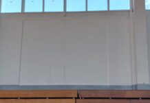 Защо в Спортна зала „Асеновец“ се появиха течове дни след края на ремонта в нея