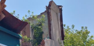 Част от Караалановото училище вече липсва