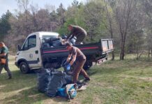 Почистиха поляните край Горноводенския манастир