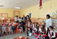 Полазник на Игнажден в ДГ „Бако Динчо“ бе зам.-кметът инж. Петър Петров