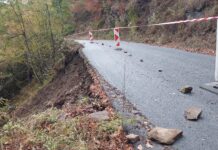 Заради свлечен банкет, движението по част от пътя за с. Косово се осъществява в едната лента