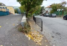 Поставиха нови ограждения край тротоара между СУ „Св. св. Кирил и Методий“ и ДГ „Зорница“