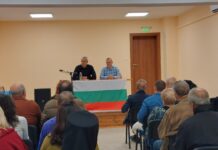 Костадин Костадинов представи в Асеновград „Пътеводител на старите български земи“ и разказа за пътя, изминат до написването му