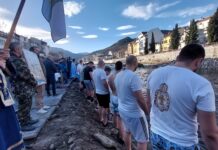 Празничен водосвет на Йордановден на брега на река Чая