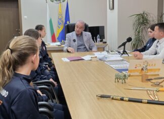 Отборът от ОУ „Отец Паисий“, с. Тополово, бе поздравен от кмета на Асеновград за областната титла по волейбол