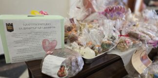 Асеновградски училища и детски градини се обединиха в подкрепа на 17-годишния Митко