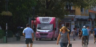 Розовият кемпер на “Една от 8” в Асеновград днес