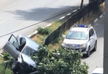 Кола се вряза в дърво в Асеновград