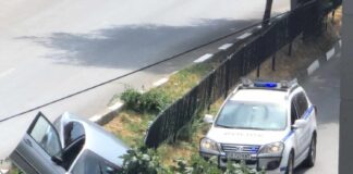 Кола се вряза в дърво в Асеновград