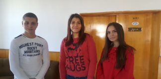 Ученици от СУ „Св. Св. Кирил и Методий“ поеха ръководство на Общината днес