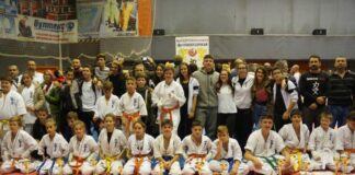 Купи и медали за асеновградските състезатели по киокушин