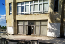 Временно променят входа на Градска библиотека, заради ремонта на площада